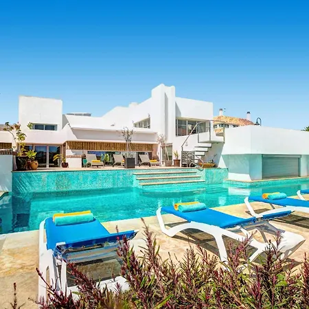 Sunshine Laughter & Sea Views Holiday home