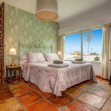 Sunshine Laughter & Sea Views Holiday home *