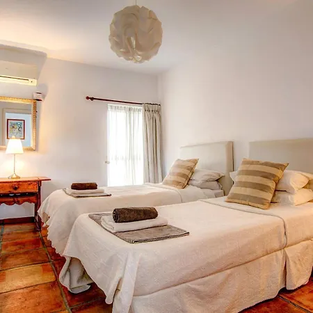 Sunshine Laughter & Sea Views Holiday home